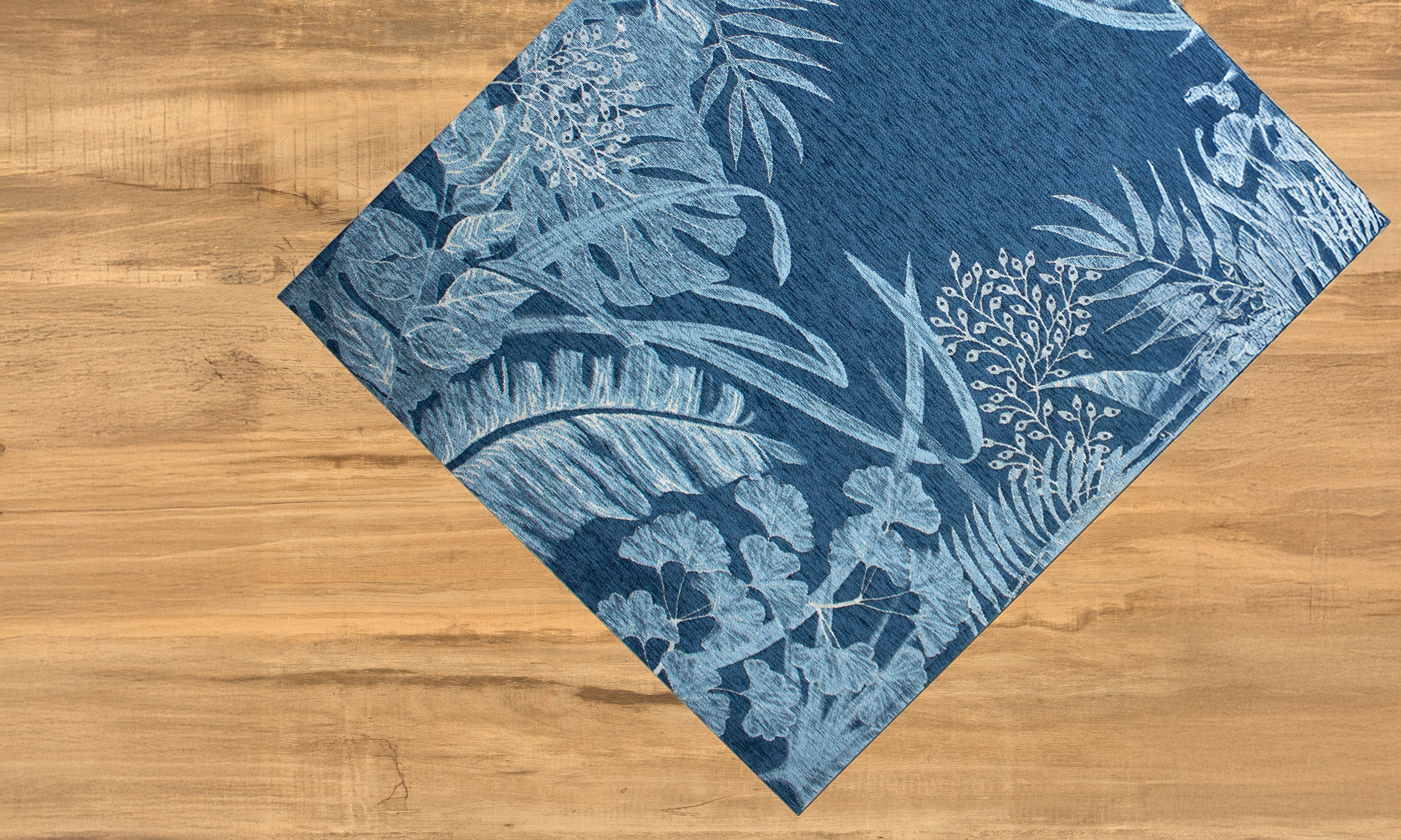Tappeto moderno blu indaco con design floreale, 65x115 cm, antiscivolo, perfetto per arredare qualsiasi stanza.
