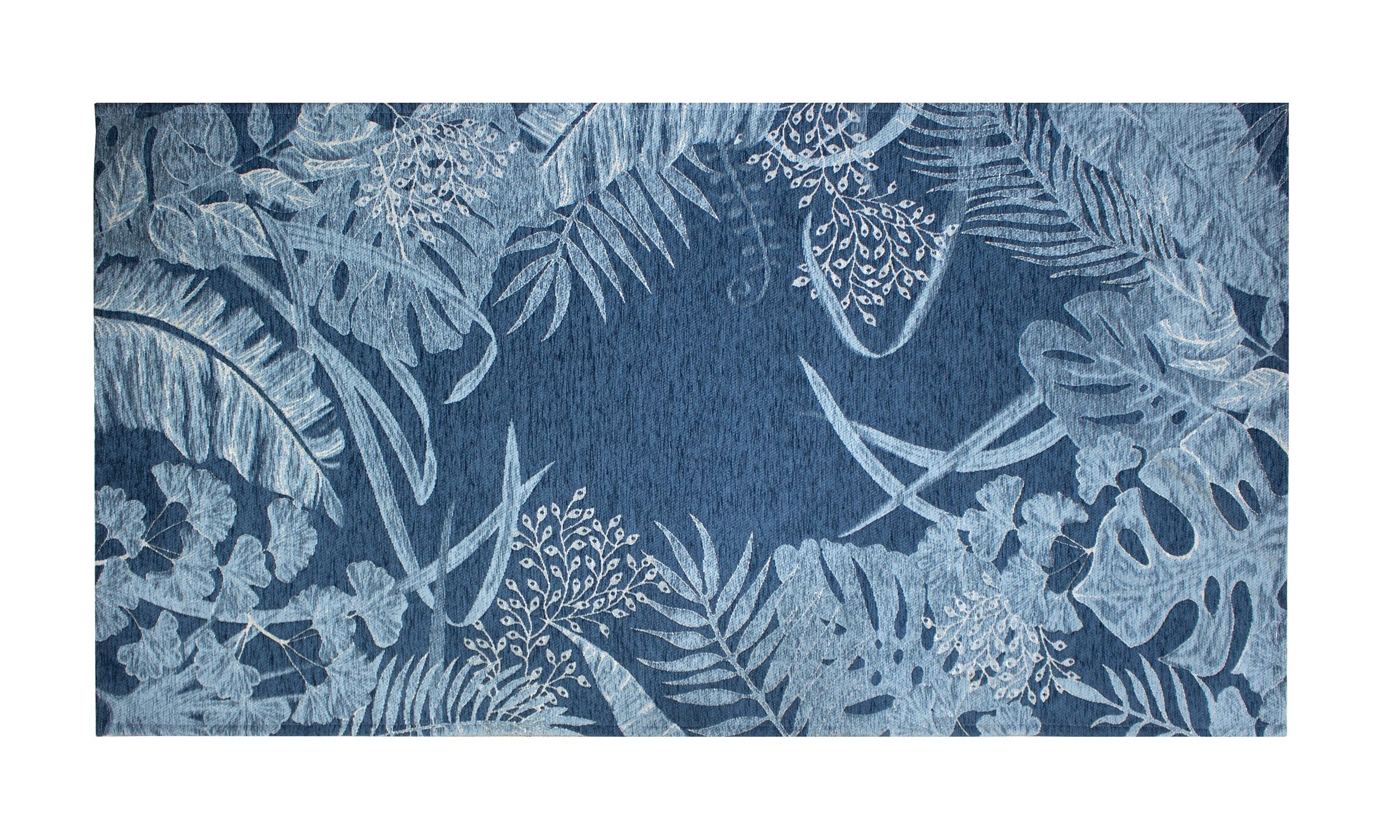 TAPPETO ARREDO DIS.AMAZZONIA CON ANTISCIVOLO con design floreale su sfondo blu, resistente e facile da pulire.