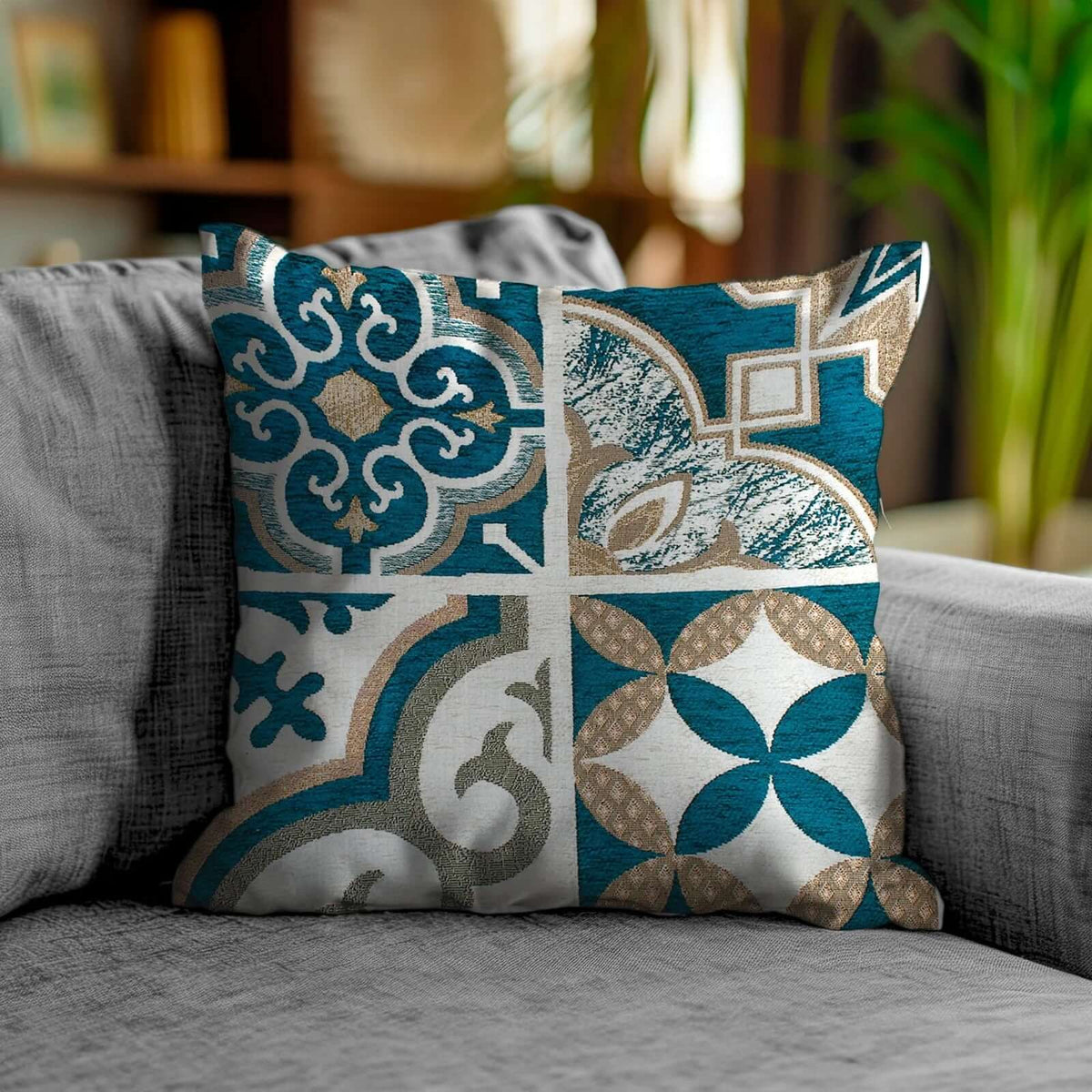 Coppia cuscini arredo Jacquard sfoderabili maioliche con design decorativo su sofà.