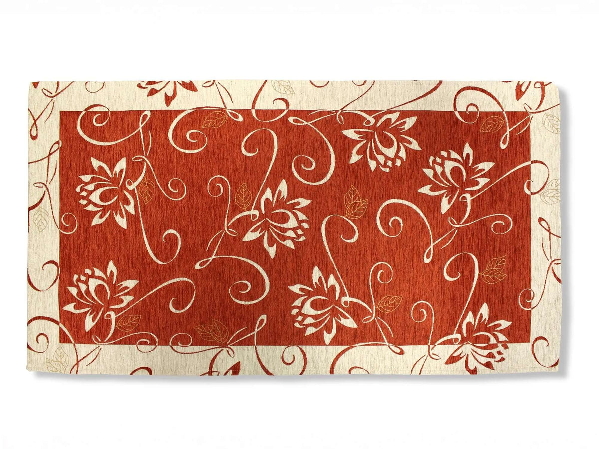 TAPPETO ARREDO DIS.NINFEA CON ANTISCIVOLO con design floreale su sfondo rosso, morbido e resistente.