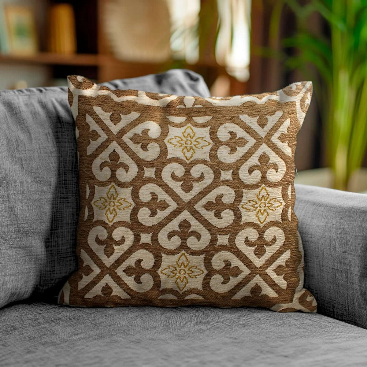 COPPIA CUSCINI ARREDO JACQUARD SFODERABILI ARABIC su divano in soggiorno, design elegante e accogliente.
