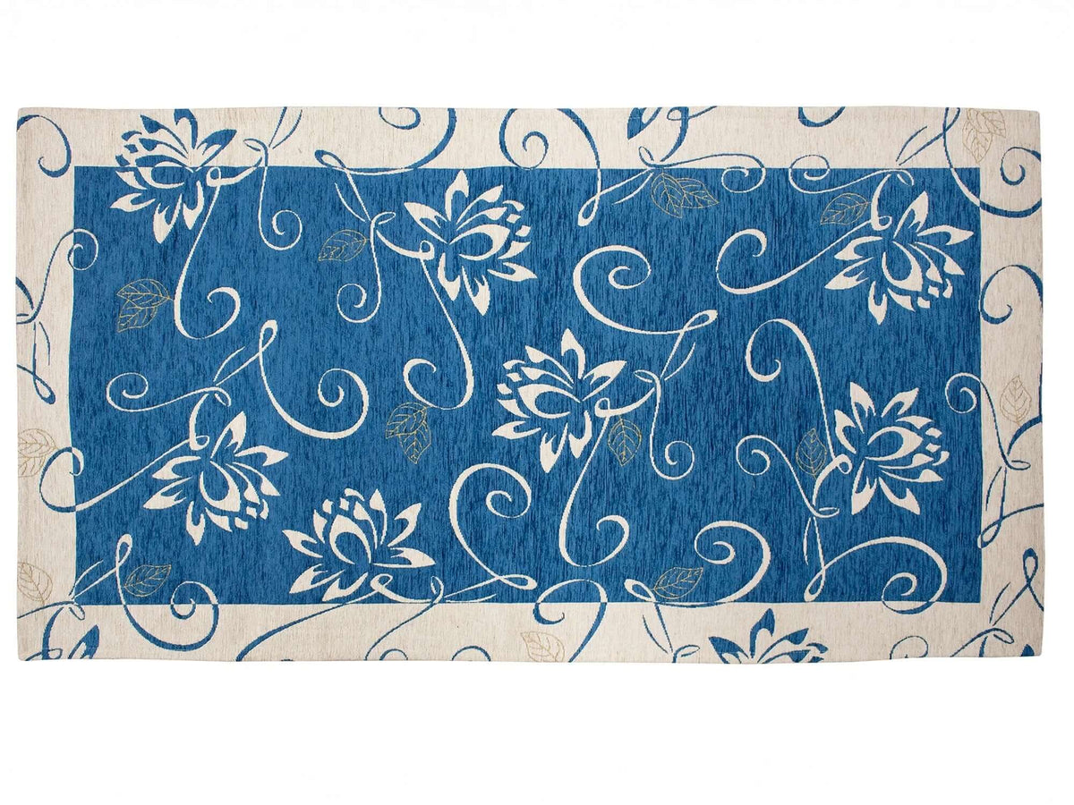 TAPPETO ARREDO DIS.NINFEA CON ANTISCIVOLO con design floreale blu e bianco, ideale per decorare ogni stanza.