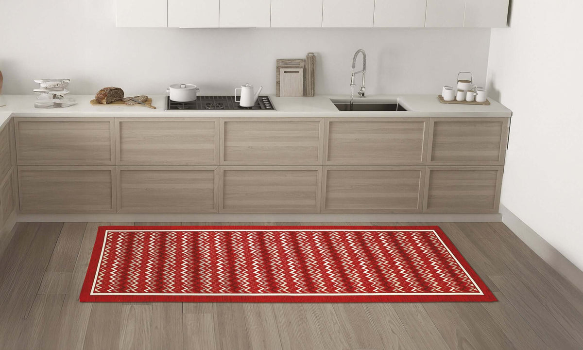 TAPPETO DA CUCINA DIS.ZIG ZAG CON ANTISCIVOLO in cucina moderna con pavimento in legno e arredamento chiaro.