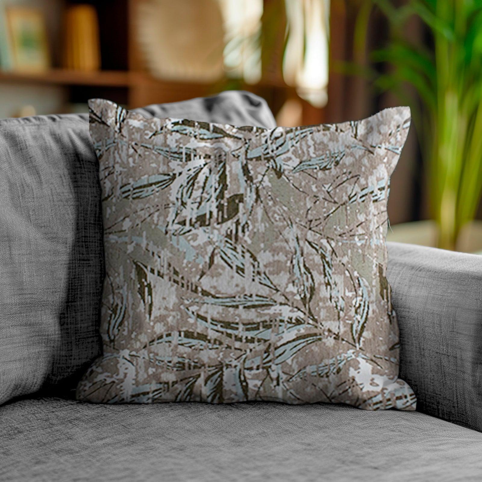 Cuscino decorativo in jacquard con motivo foliage verde cenere, 50x50 cm, ideale per arredare interni.